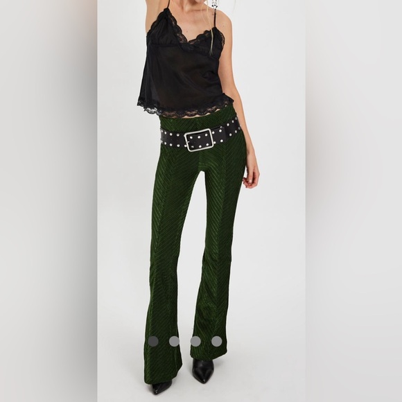Free People Pants - NWT
FREE PEOPLE PENNY PULL ON VELVET
medium
color Army
IN ORIGINAL FP packing